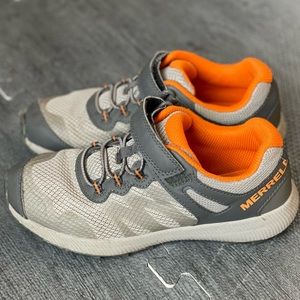 Boys Merrell Nova sneakers.